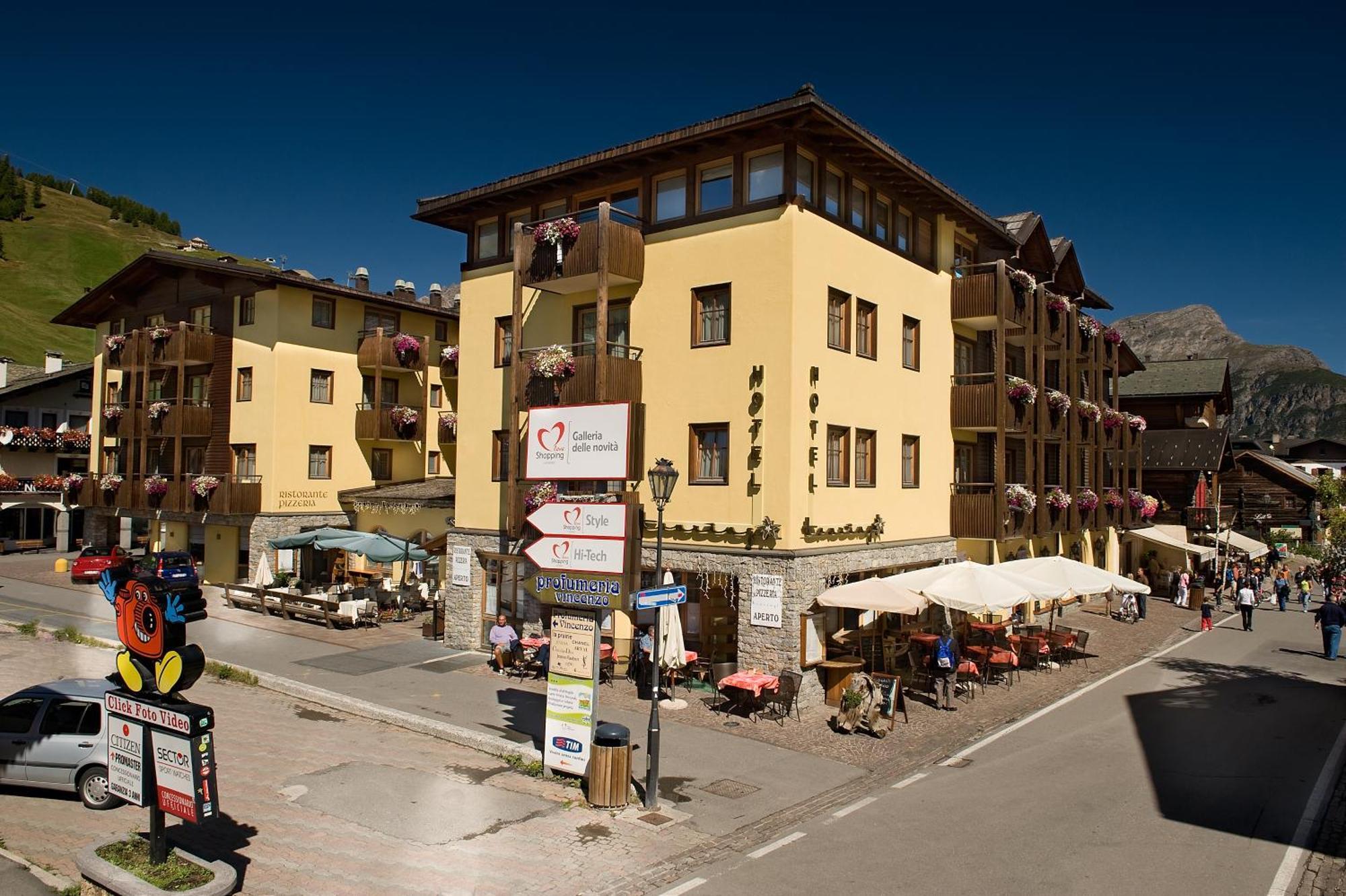 Hotel Touring Livigno Exterior foto